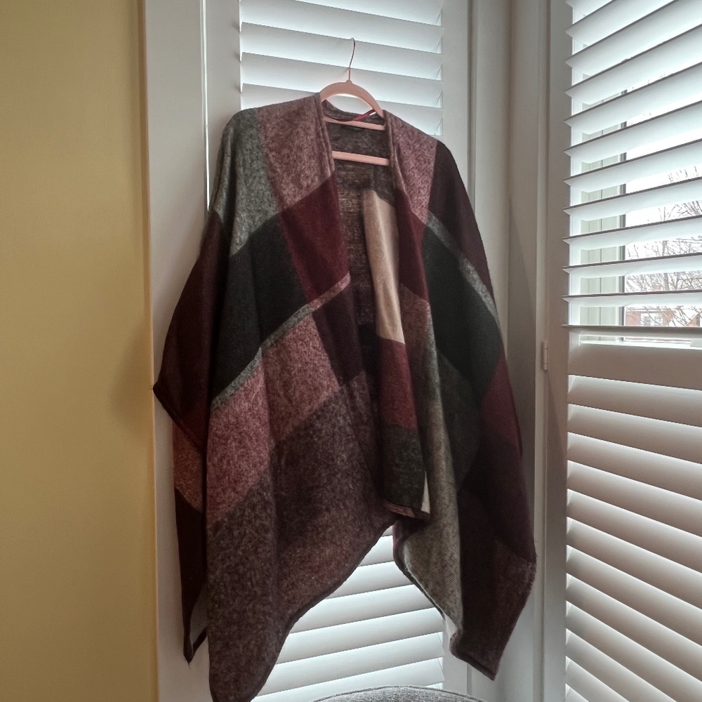 Ann Taylor Factory Plaid Wrap Shawl – One Size